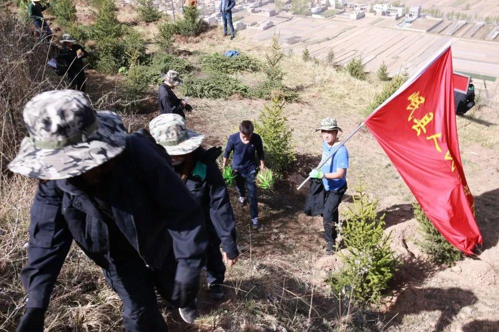 扎地村民委员会领导团队最新概览